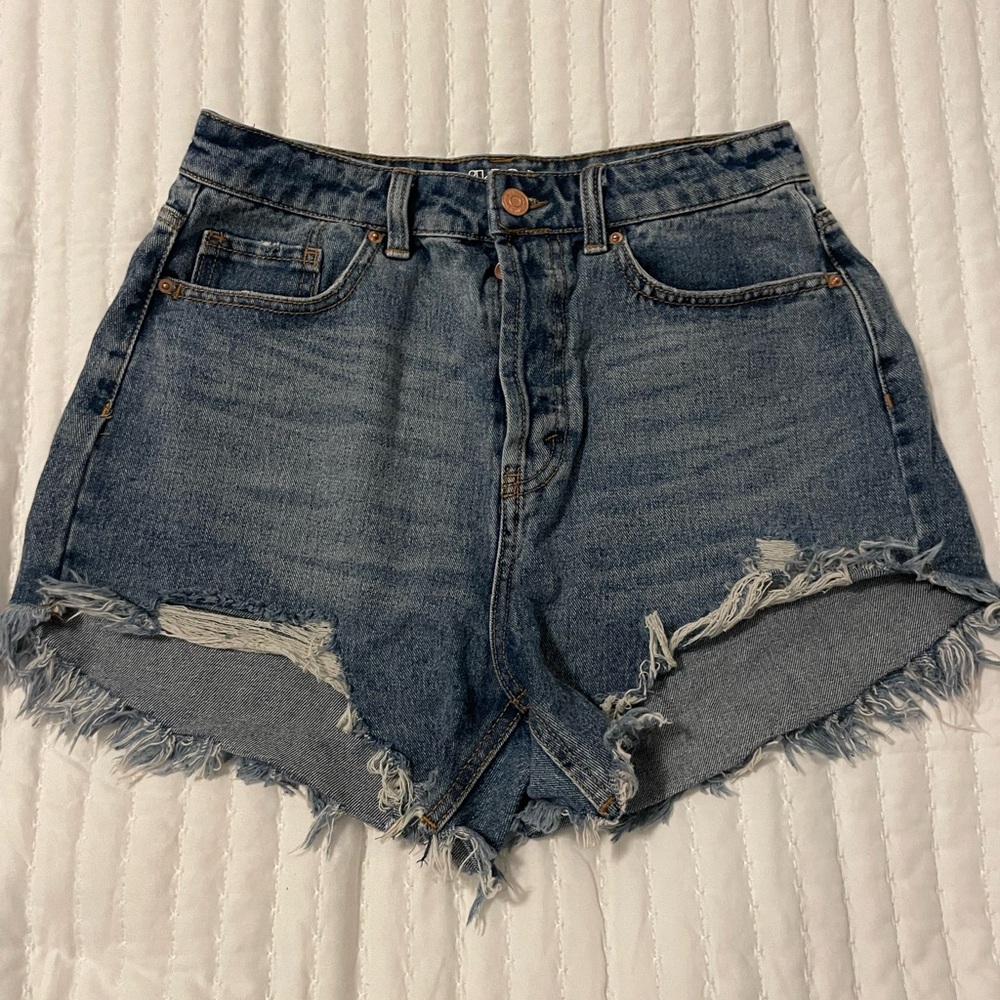 Wild Fable denim cut off shorts size 2.